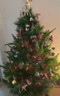 decorated-tree-in-home2